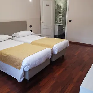 Guest house Station Group - Via Sammartini 15, Milan